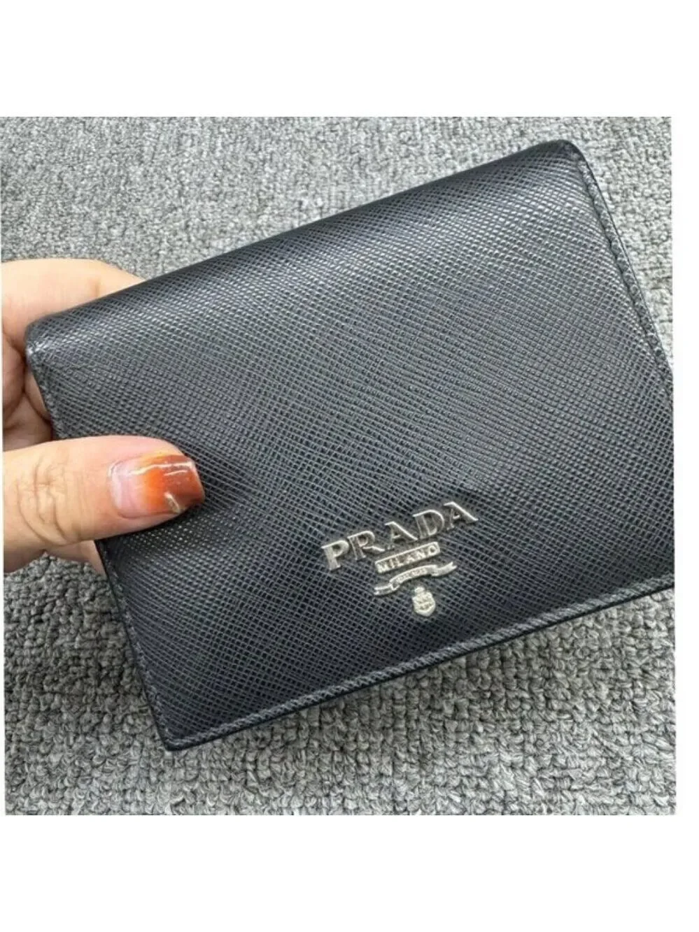 PRADA Black Saffiano Leather Bifold Wallet 175-013025